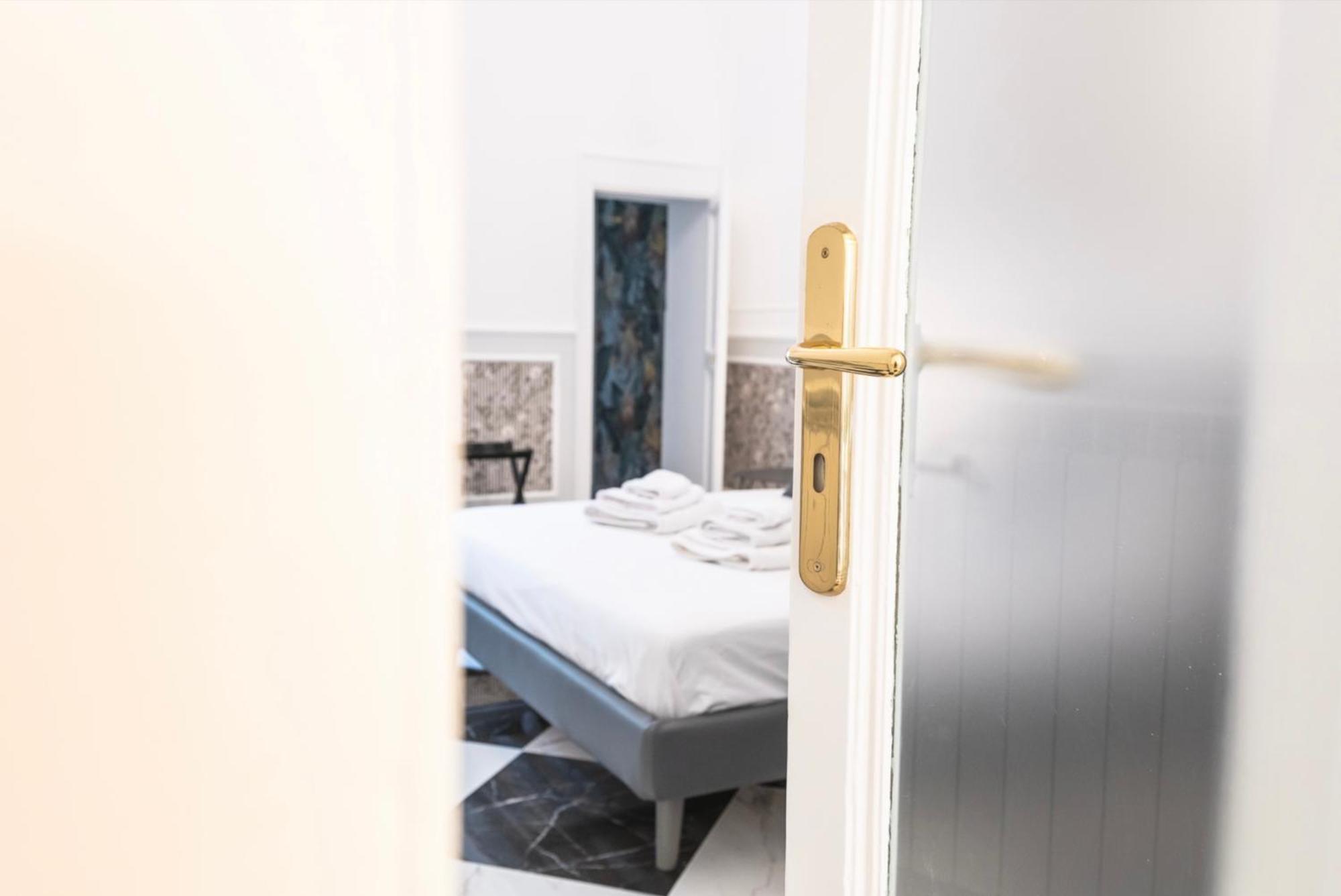 Nitti 76 Luxury Apartment Taranto Ngoại thất bức ảnh